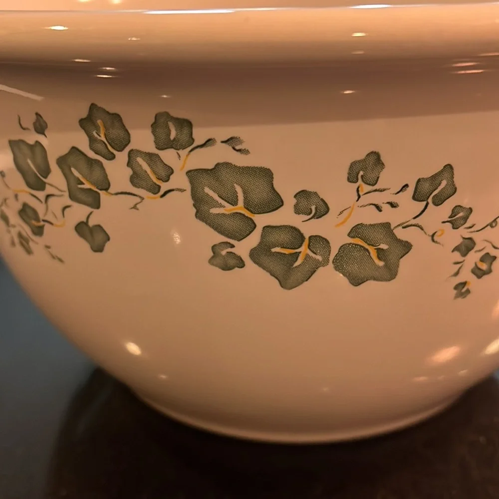8.75" Mixing Bowl Callaway (Corelle) - Excellent Condition - Picture 2 of 7